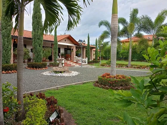 Se Vende Finca Amoblada De 1.809 M2 De Terreno Santa Elena El Cerrito