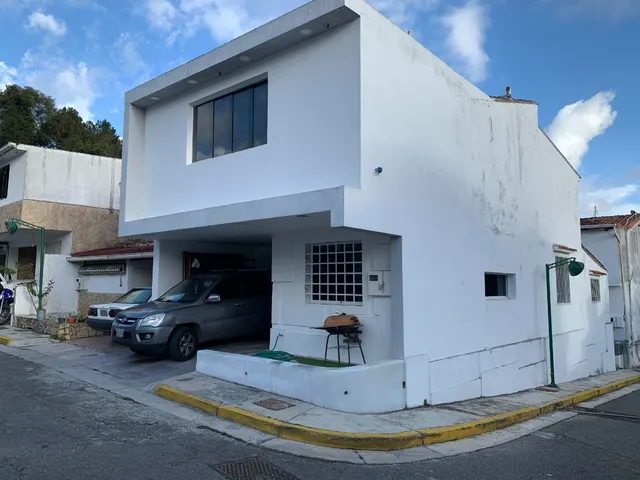 Venta De Hermoso Town House En Lomas De Urquía, Urbanización Las Villas