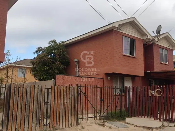 Amplia Casa De 2 Pisos