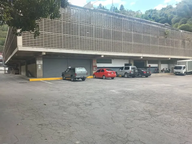 Galpón 1600m2, Baruta, Urb. Monterrey