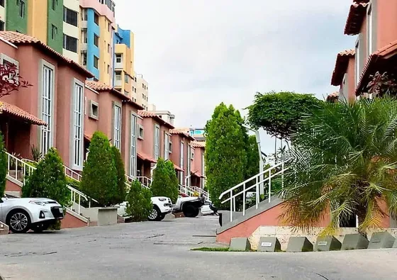 En Venta Town House En Las Residencias Nevada Palace, Lecheria
