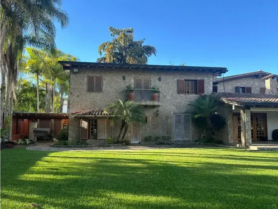 Se Vende Casa 900m2 La Lagunita 8541