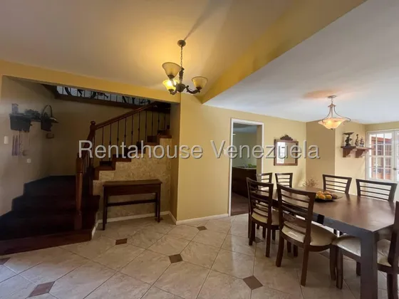 Daniela Linarez Vende Casas En La Mendera Avenida Ribereña Cabudare Con 162m2 Patio Con Parrillera Vigilancia Las 24 Horas Contáctanos