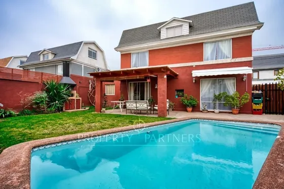 Linda Casa En Peñalolén, Condominio El Acueducto.