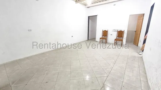 Casa Con Locales En Venta En La Calle Jabillos De La Coromoto Alto Trafico Estef 26-14328