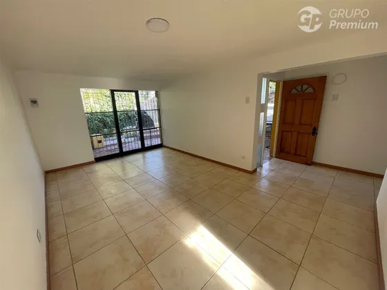Casa Recién Remodelada 3 Dorm.1b En Arriendo En Maipú