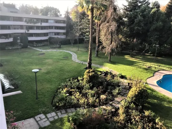 Gran Departamento En Condominio De Tranquilo Barrio