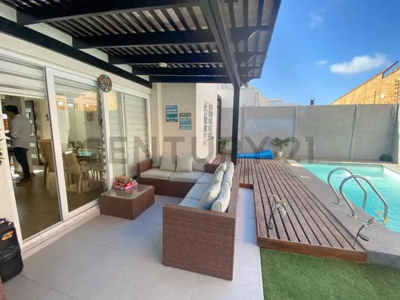 Vendo Casa Con Piscina, Sector De Ulriksen, La Serena