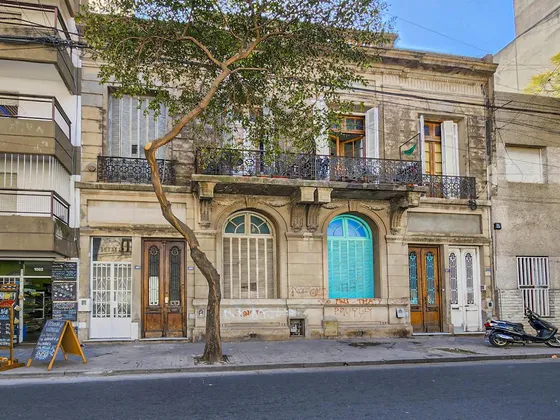 Casa A Reciclar En Ph Con 10 Ambientes Y Dos Patios