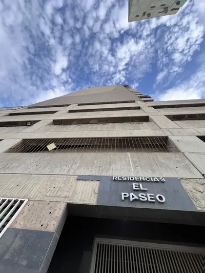 Amplio Apartamento Ubicado En Residencias Paseo Colon Con Balcón Y Espectacular Vista Al Mar, Para Remodelar A Tu Gusto