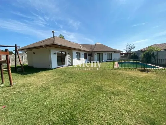Casa En Venta De 3 Dorm. En Machalí