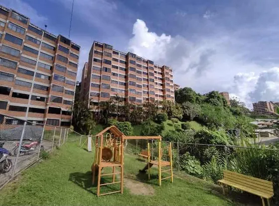 Vendo Desocupado Apartamento San Antonio Parque El Retiro