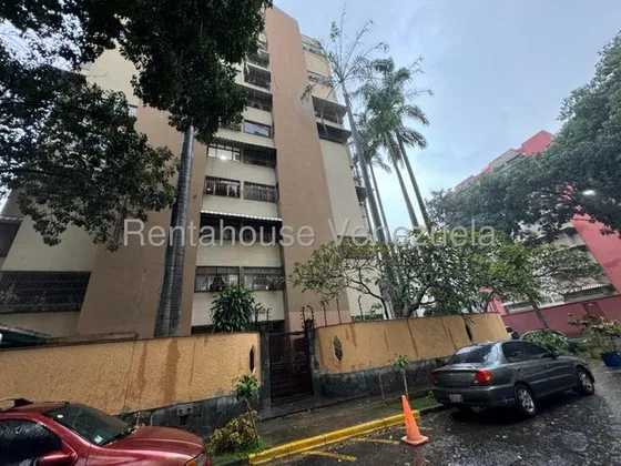 Jg Cod Flex 25-20457 Se Vende Bello Y Espacios Apartamento De 135 Mts 4 Habitaciones En Montalban Negociable