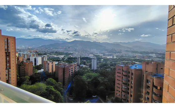 Se Vende Apartamento En Poblado Con Excelente Vista Jz
