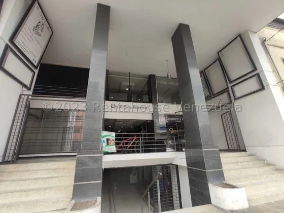 Oportunidad Se Vende Local Comercial Torre Imperial Zona Centro De Maracay 25-16076 Hc