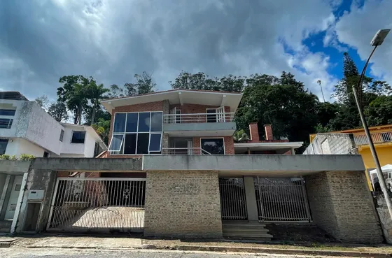  Urb. El Placer Quinta Remodelada