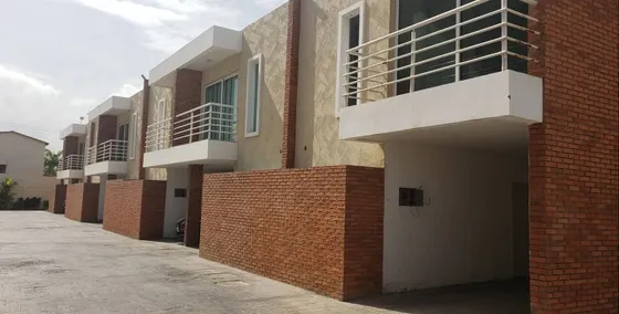 Teamhouse+ Ofrece En Venta Townhouse Moderno En Res. La Caranta (morro Iii Lechería)
