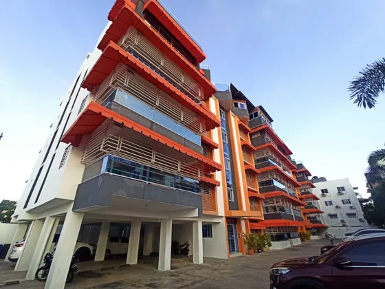 Se Vende Amplio Y Hermoso Penthouse En El Ensanche Isabelita (próximo A La Avenida España)