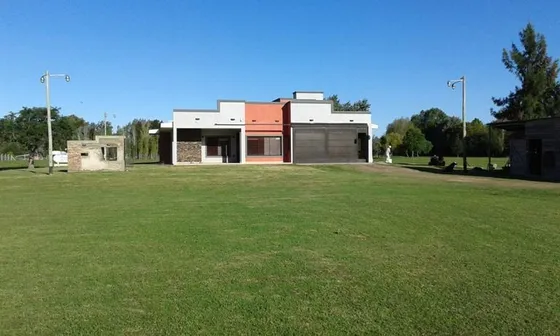 Casaquinta En Zona Semi Rural - Estancia Chica - La Plata