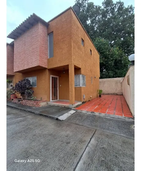 Thowhuse En Venta Ubicado En Naguanagua