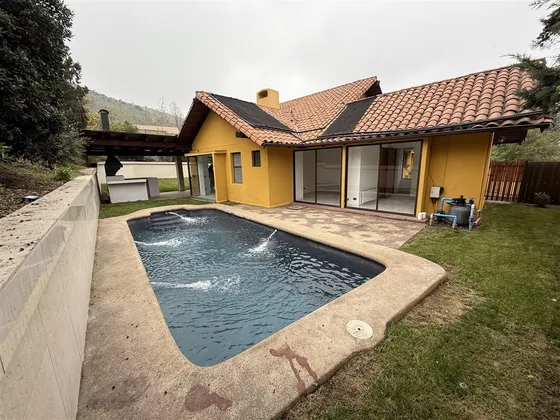 Casa En Venta De 6 Dorm. En Huechuraba