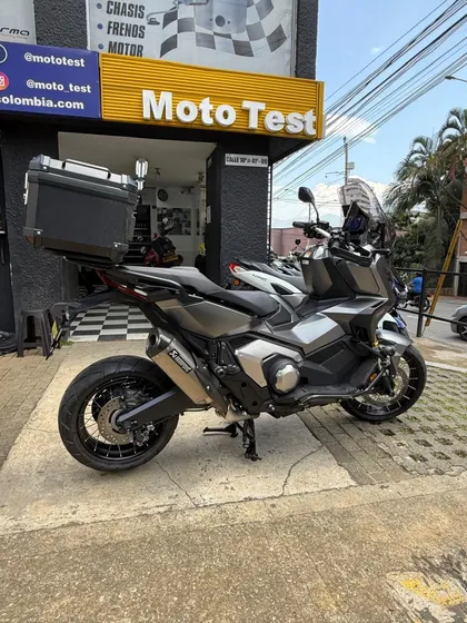 Honda  X-adv 750 2022