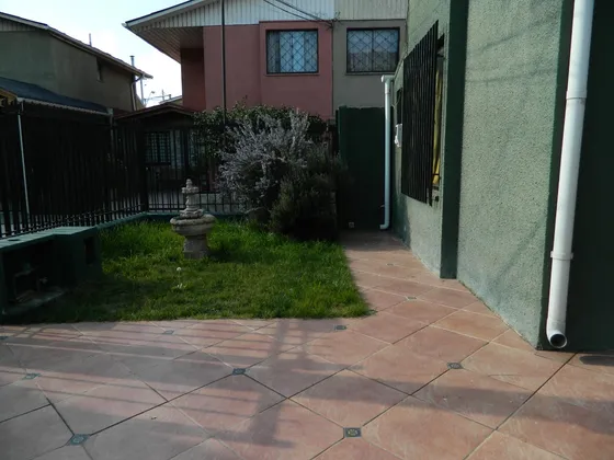 Casa 2 Pisos. 2 Dorm. Originalmente 3. Estacionamiento