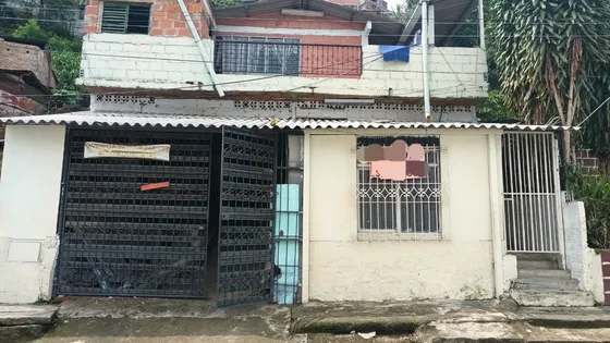 Venta De Lote Con Apartamentos Y Bodega En Aguacatal Oeste Cali