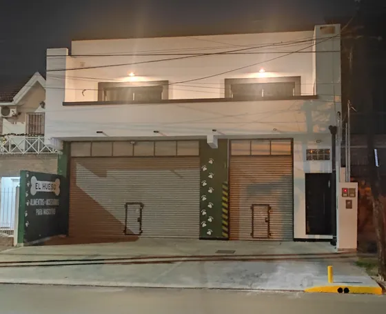 Amplio Salón A Estrenar Sobre Av.21 Berazategui 