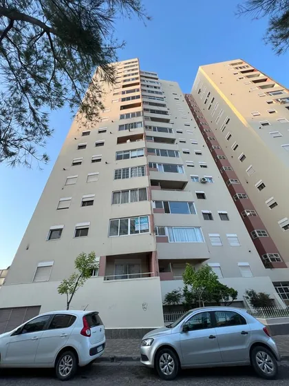 Alquilo Amplio Departamento C/ Tres Habitaciones Y Dos Baños