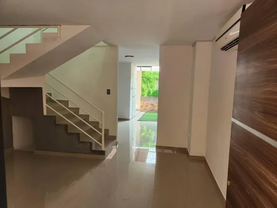 En Venta Townhouse En Urb. Tazajal, Conj. Villa Florencia I