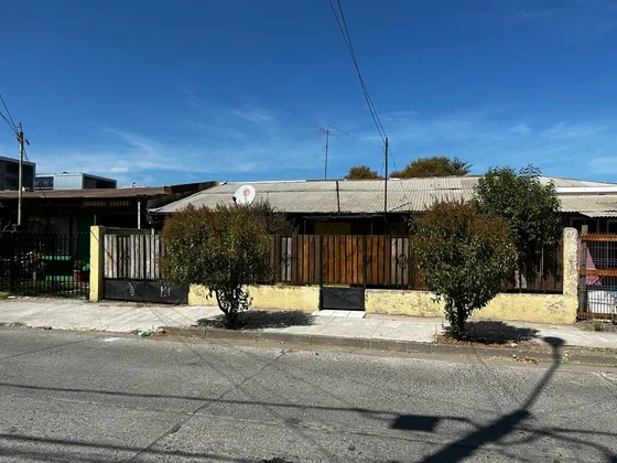 Casa Habitación, A Cuadras Del Hospital De Curicó