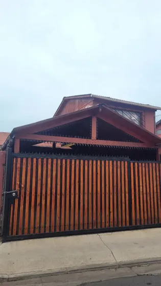 Linda Casa Ubicada En Cristobal Colon Comuna De La Granja