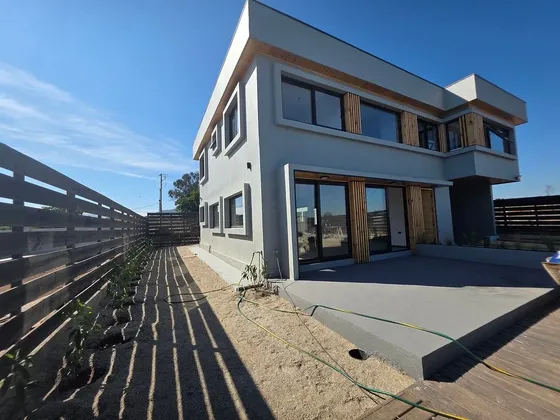 Se Vende Casa Nueva En Mantagua