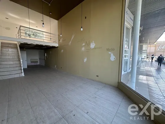 Arriendo Local Comercial Con Alto Trafico En Avda La Dehesa 