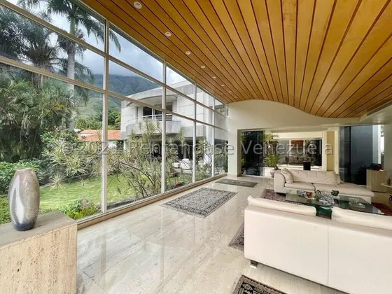 Casa ( 3 Niveles / Remodelada ) Venta Los Chorros Mls-24-4385