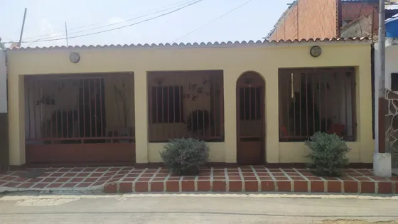 Cómoda Casa En Venta En San Juaquin De Turmero Sector El Tierral 