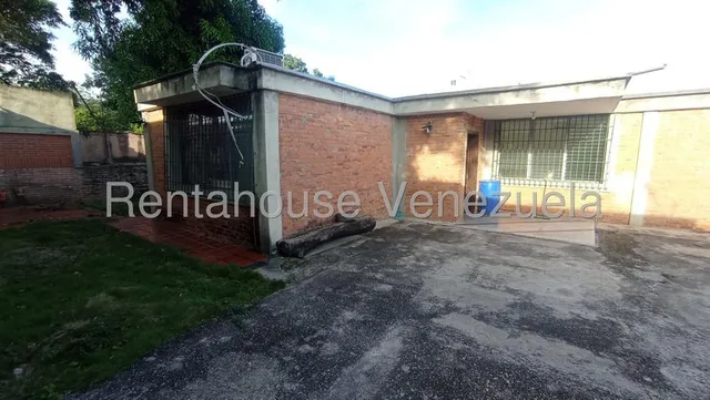 Amplia Y Comoda Casa Comercial En Venta Con Terreno Adicional Este De Barquisimeto. Avenida Los Abogados 25-9536 As-f
