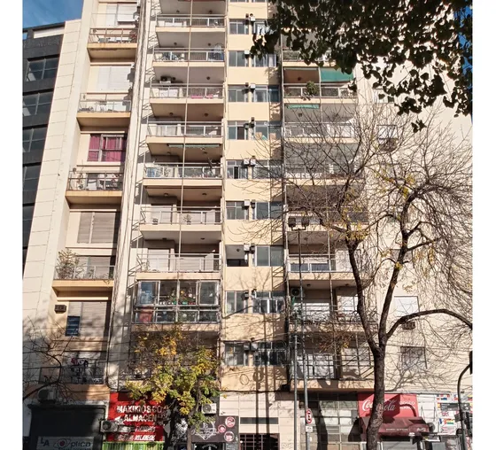 Hermoso Depto. 3 Amb C/balcon Aterrazado En Av Jujuy Al 200, Balvanera