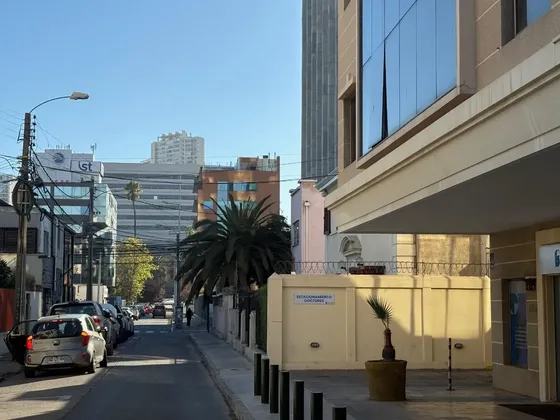 Moderna Of Pasos Libertad Y Mall Marina.