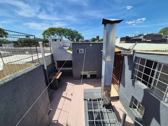Venta Apartamento 4 Dormitorios Barrio La Comercial