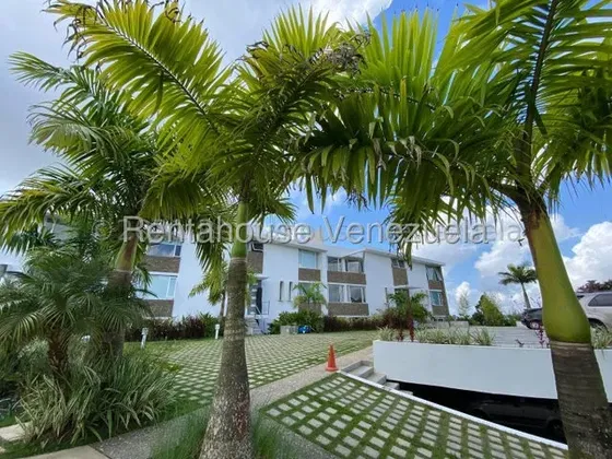 Apartamento En Venta Los Guayabitos 26-6802 Ac