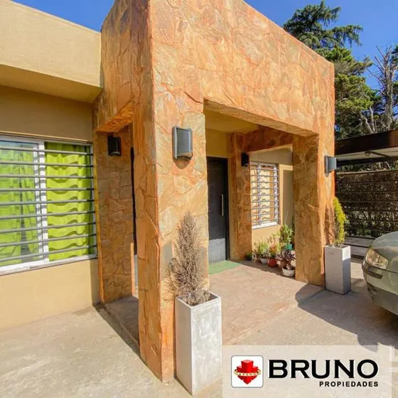 Casa Con Departamento En Venta En La Reja