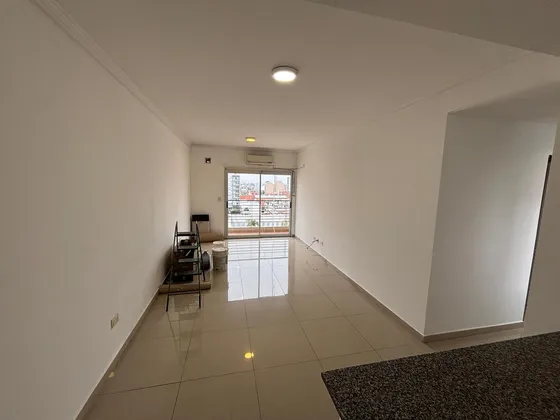 Departamento De 3 Ambientes Con Balcon Al Frente - Wilde