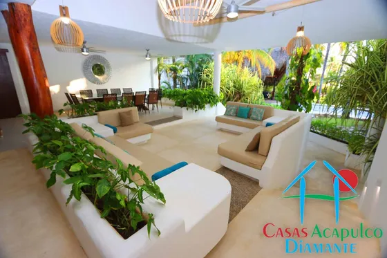 Cad Vicente Guerrero. Casa Con Salida A La Playa. Dos Albercas