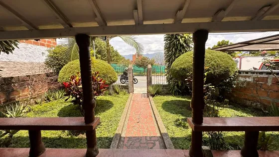 Lote En Venta En El Poblado, Loma De Los Parra. Cod V11680