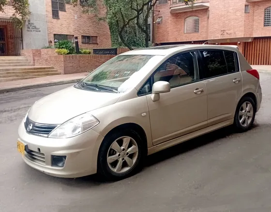 Nissan Tiida 1.8 Visia 5 P