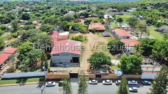 Dennymar, Vende Esta Bella Casa Campestre, En Optimas Condiciones, Con Bellas Areas Comunes, Con Todos Los Servicios Basicos! Contactame. 26 8788
