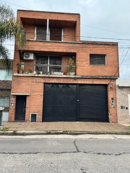 Galpon Con Vivienda En Venta En Temperley Este
