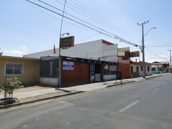 Se Vende Inmueble Con Negocio. (83653)